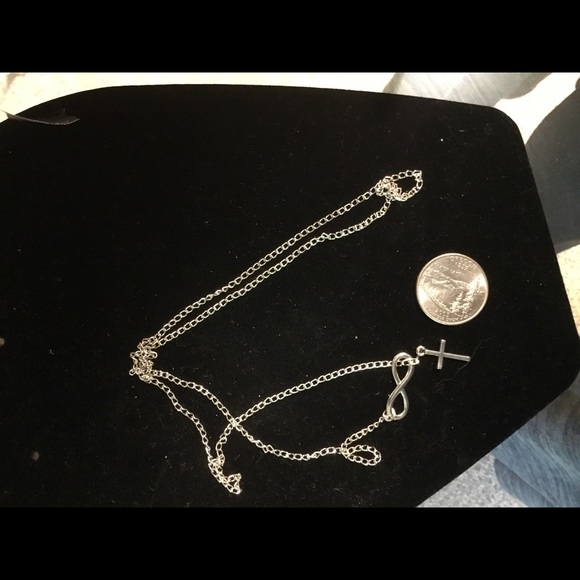 ❤️ DAINTY INFINITY CROSS NECKLACE - Picture 2 of 4